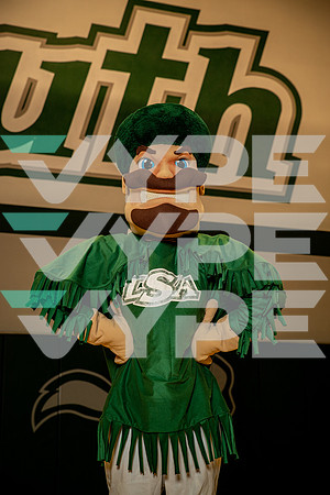 LSA_CHEER_MASCOT_0325-(WRIGHT)