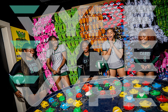 HIGHTOWER_VB_TEAM_Carrington Archer, Dashaun Pinesette, Haile Brandon, Ja'Nae Johna, Mia Daniel_DSC02700-(BCC)