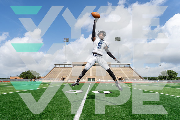 Elsik_FB_Tay'Ron Hughes-(BCC)-3
