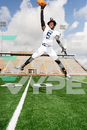 Elsik_FB_Tay'Ron Hughes-(BCC)