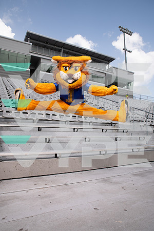 KLEIN_CHEER_MASCOT_-(WRIGHT)-2