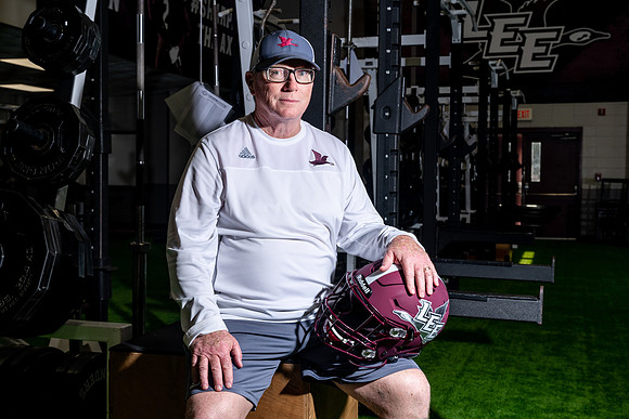 LEE_FB_COACH__250-(BCC)