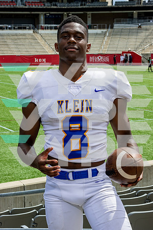 KLEIN_FB_Aksel_1517-(LIVRAYMOND)