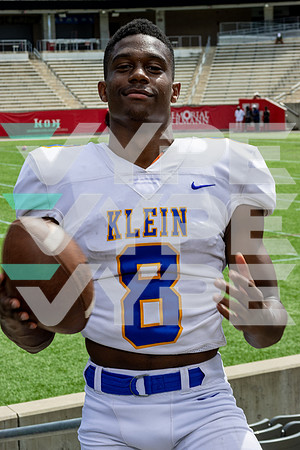 KLEIN_FB_Aksel_1518-(LIVRAYMOND)