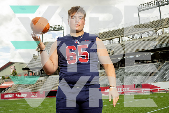 TOMPKINS_FB_Ethan Vazquez_1868-(LIVRAYMOND)