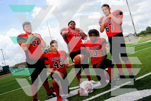BAYTOWN_FB_TEAM__0401-(LORINCOOK)